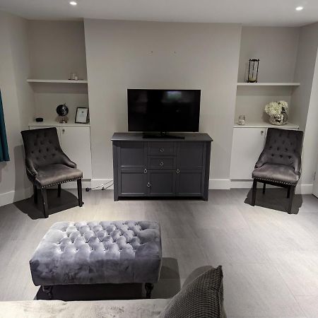 Basement Apartment In Central Бат Экстерьер фото