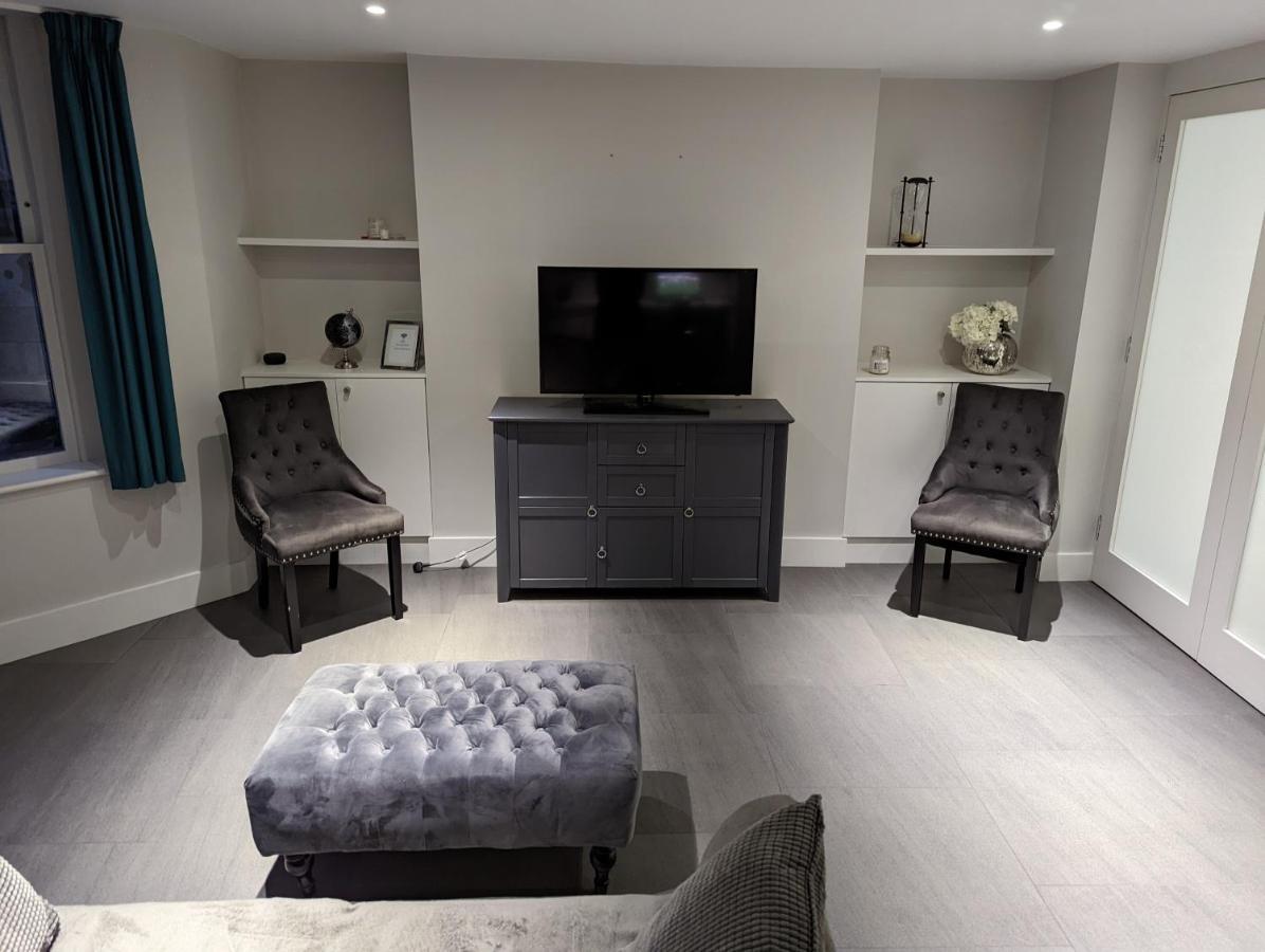 Basement Apartment In Central Бат Экстерьер фото