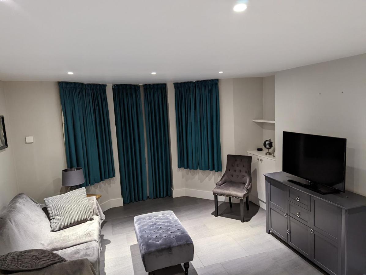Basement Apartment In Central Бат Экстерьер фото