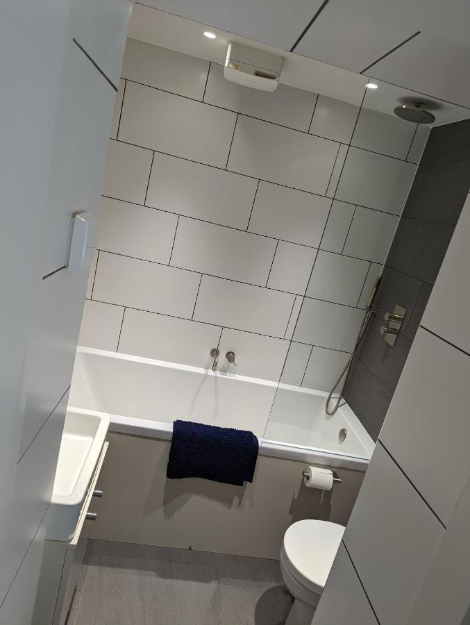 Basement Apartment In Central Бат Экстерьер фото