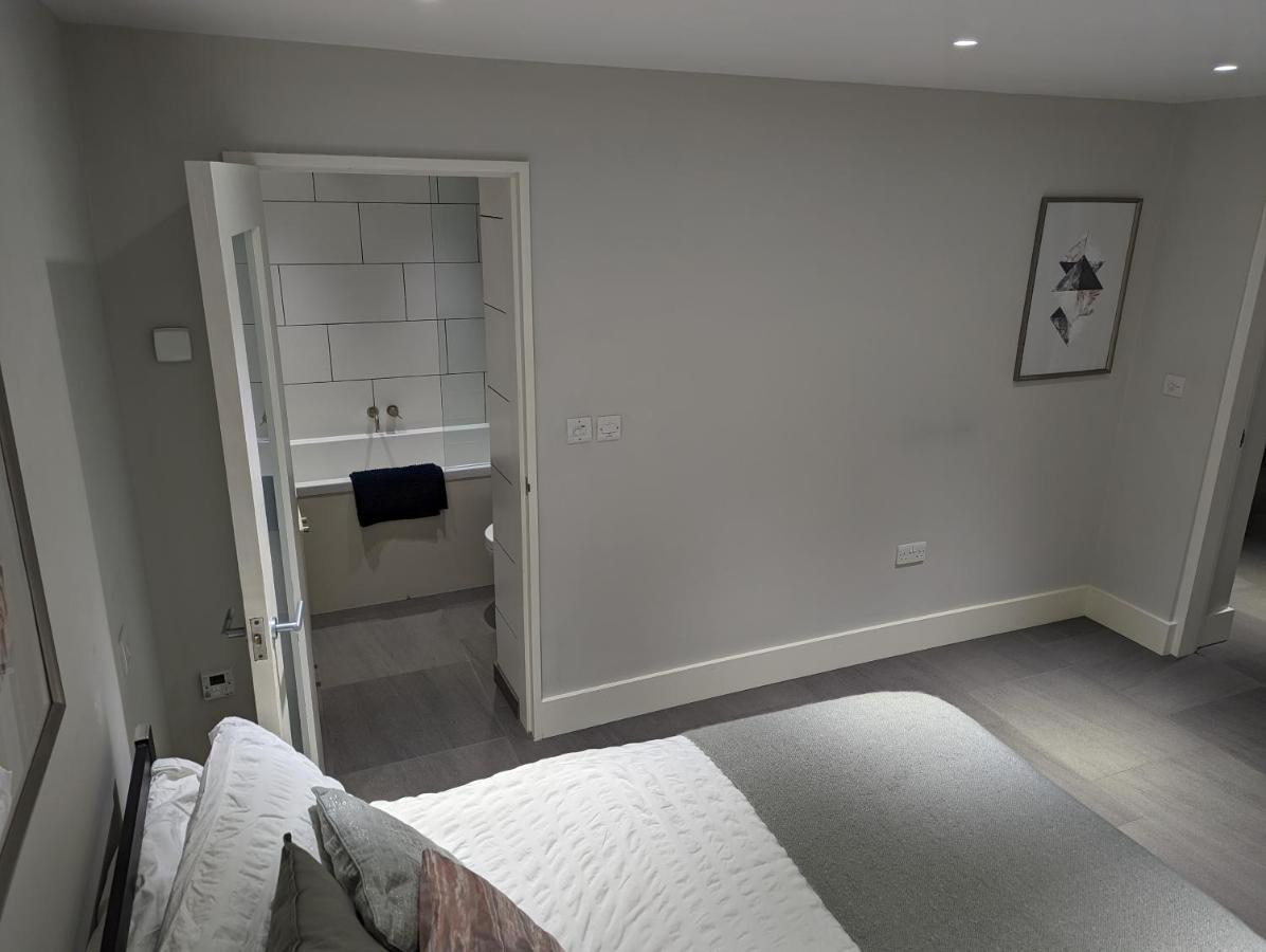 Basement Apartment In Central Бат Экстерьер фото